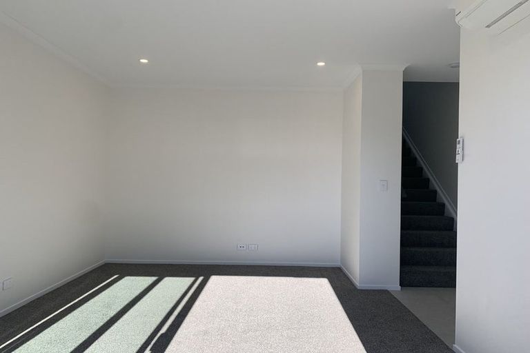 Photo of property in 18 Hema Road, Hobsonville, 0616
