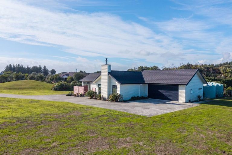 Photo of property in 66 Waitarere Rise Avenue, Waitarere, Levin, 5510