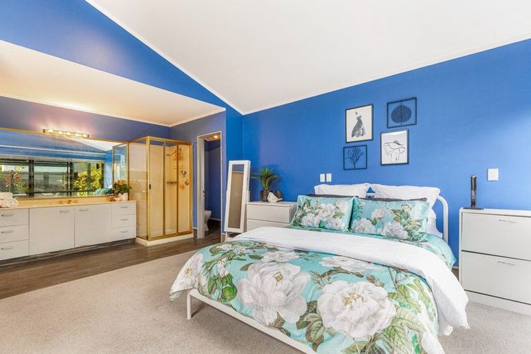 Photo of property in 8 Gregg Place, Sunnyvale, Auckland, 0612
