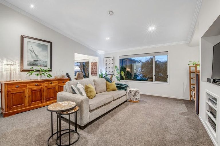 Photo of property in 88 Tiri Road, Tindalls Beach, Whangaparaoa, 0930