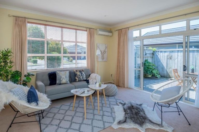 Photo of property in 25 San Priamo Place, Paraparaumu Beach, Paraparaumu, 5032