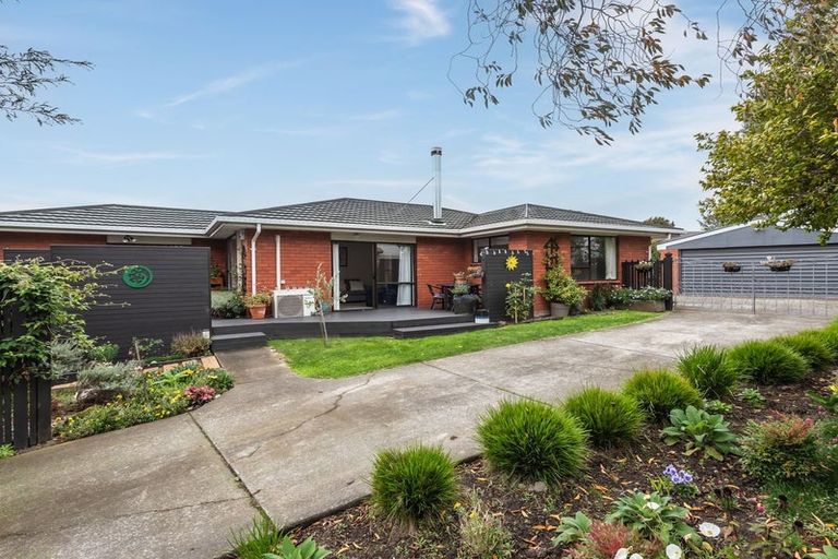 Photo of property in 18 Lowry Avenue, Redwood, Christchurch, 8051
