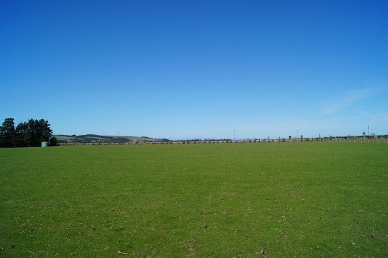 Photo of property in 26f Enderby Drive, Te Atatu Peninsula, Auckland, 0610