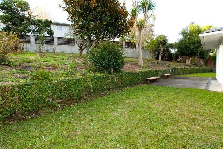 Photo of property in 30 Sovereign Place, Glenfield, Auckland, 0629