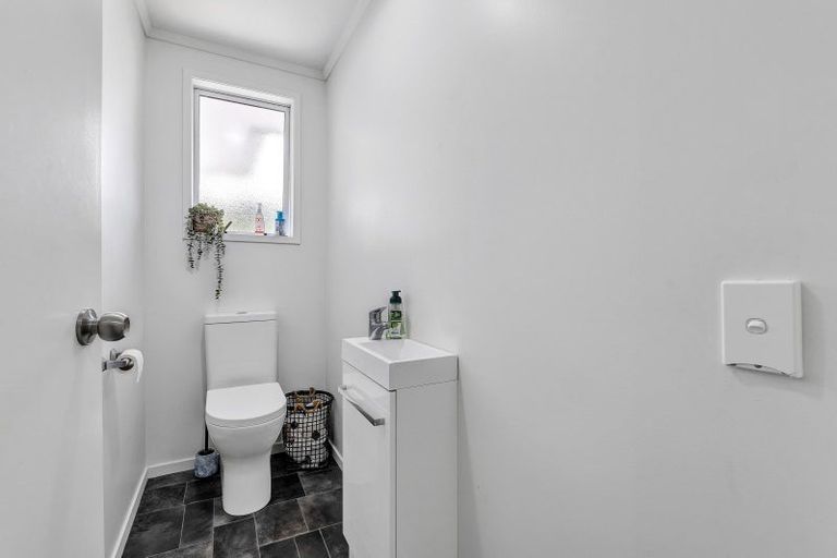 Photo of property in 8 Shaldon Crescent, Blagdon, New Plymouth, 4310