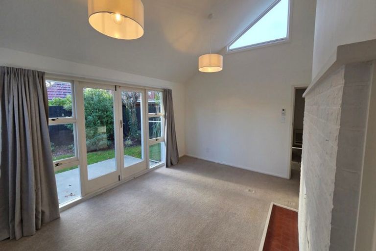 Photo of property in 2/18 Maidstone Road, Ilam, Christchurch, 8041