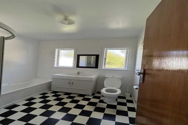 Photo of property in 39 Kawiu Road, Levin, 5510