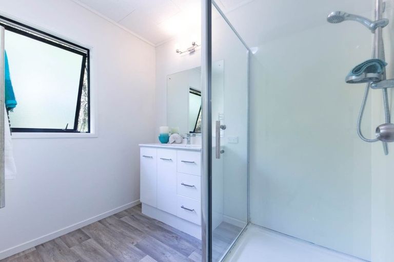 Photo of property in 55 Meadowvale Rise, Titirangi, Auckland, 0604