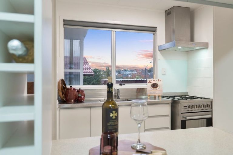 Photo of property in 92 Gallony Avenue, Massey, Auckland, 0614