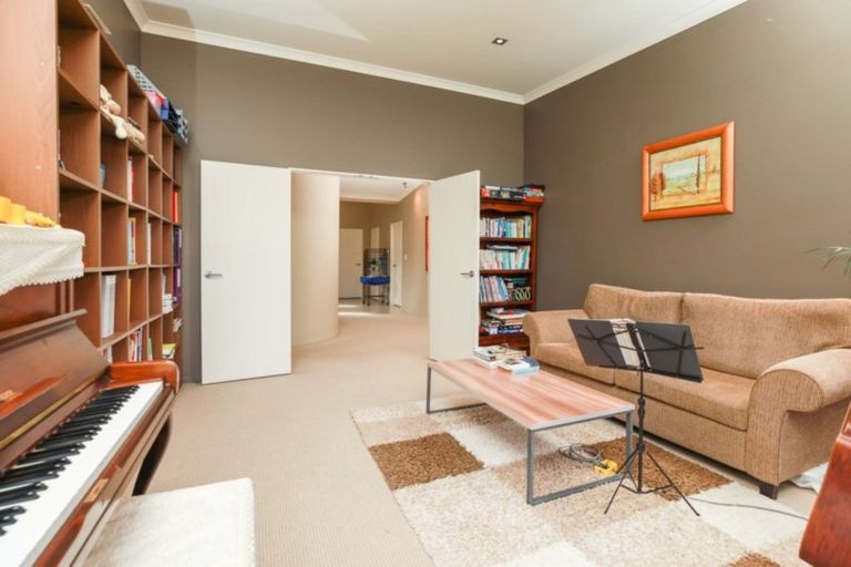 Photo of property in 13 Gibbston Close, Huntington, Hamilton, 3210