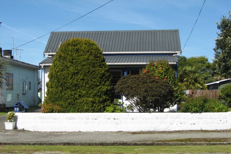 Photo of property in 93 Russell Street, Westport, 7825