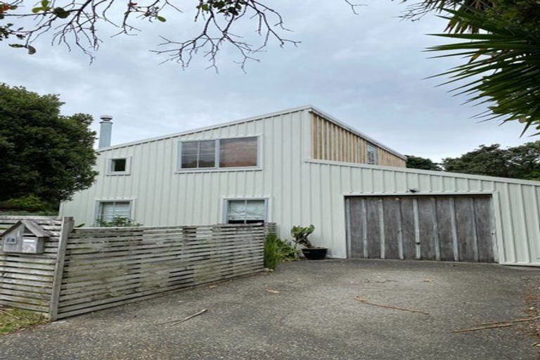 Photo of property in 11b Frimley Terrace, Waikanae Beach, Waikanae, 5036