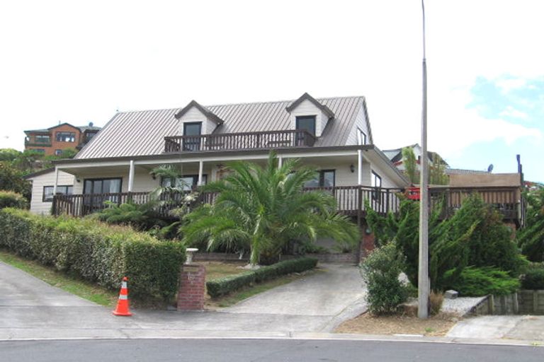 Photo of property in 15 Van Dyke Place, West Harbour, Auckland, 0618