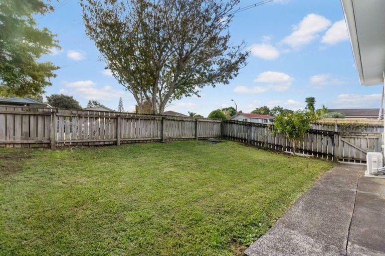 Photo of property in 23 Cherry Tree Place, Massey, Auckland, 0614