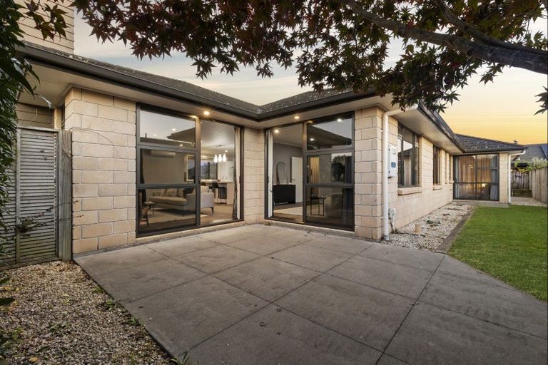 Photo of property in 2 Kowhai Drive, Cambridge, 3434