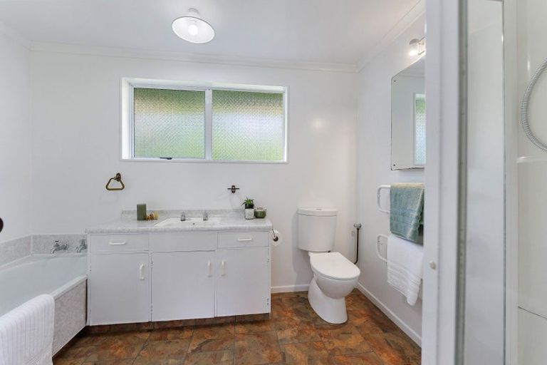 Photo of property in 61 Kakariki Grove, Waikanae, 5036