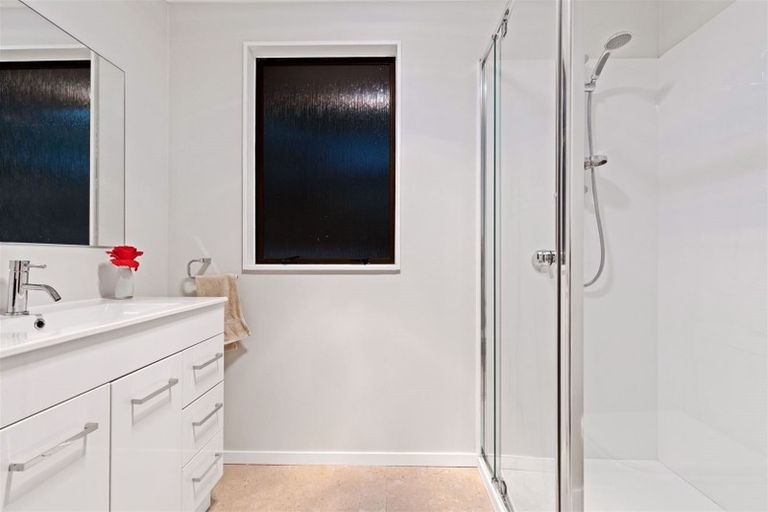 Photo of property in 1/28 Katrina Place, Massey, Auckland, 0614