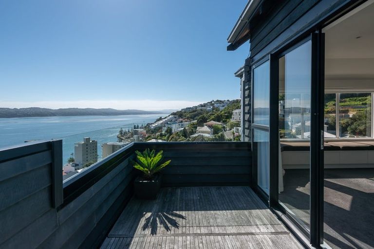 Photo of property in 5 Bayview Terrace, Oriental Bay, Wellington, 6011
