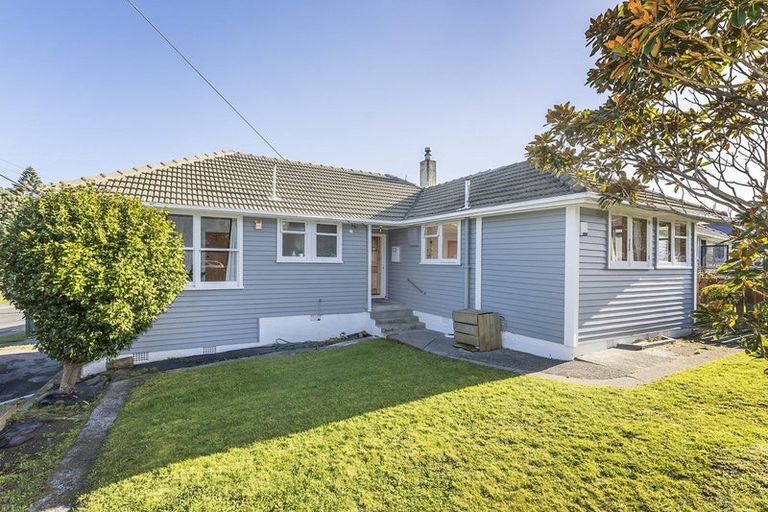 Photo of property in 17 Dimock Street, Titahi Bay, Porirua, 5022
