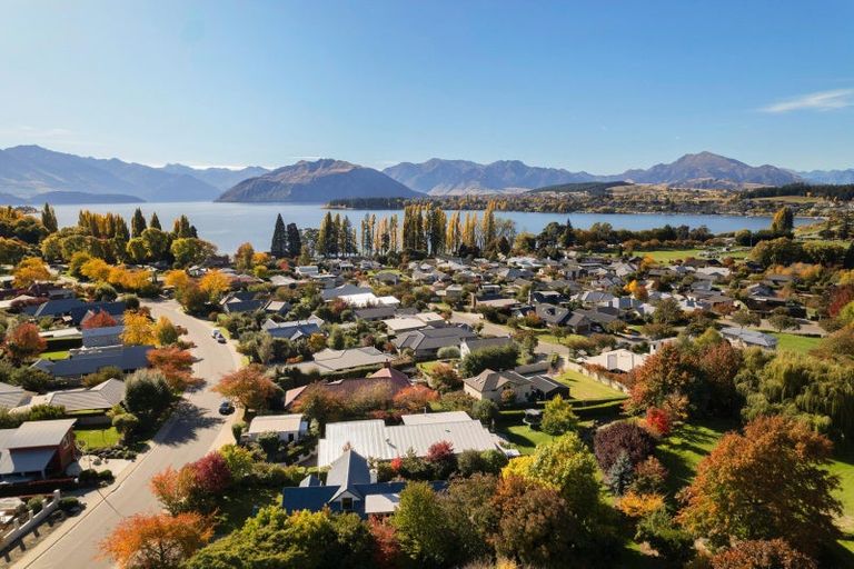 Photo of property in 76 Meadowstone Drive, Wanaka, 9305