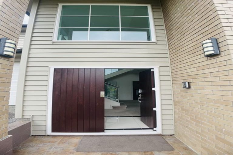 Photo of property in 1 Kenley Heights, Flat Bush, Auckland, 2016