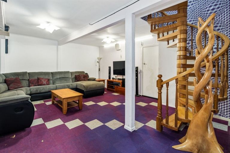 Photo of property in 103 Kenmore Street, Newlands, Wellington, 6037