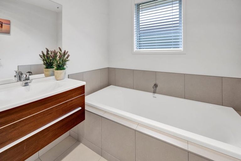 Photo of property in 16 Jules Crescent, Bell Block, New Plymouth, 4312
