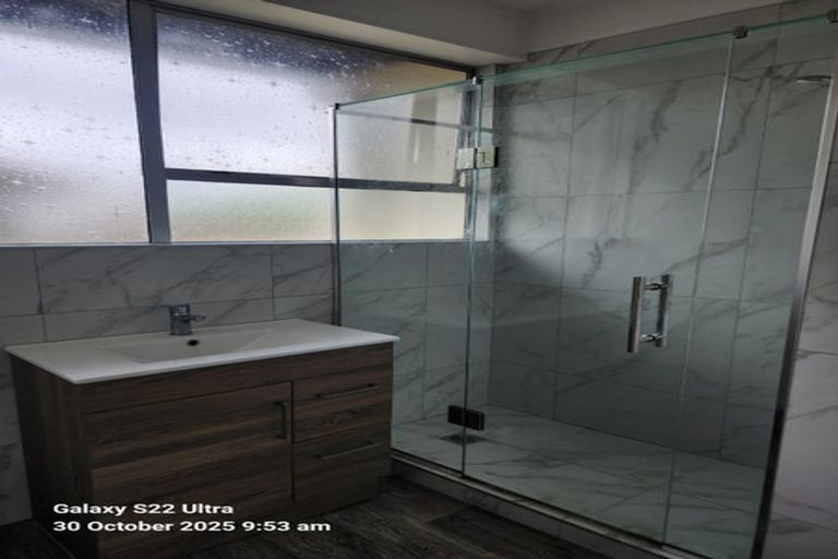 Photo of property in 2/52 Glen Road, Ranui, Auckland, 0612