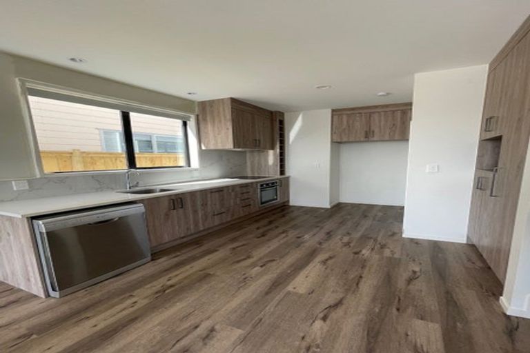 Photo of property in 16 Minhas Road, Papakura, 2110