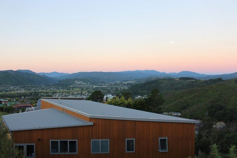 Photo of property in 47 Seymour Grove, Kingsley Heights, Upper Hutt, 5018