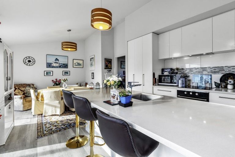 Photo of property in 2/21 Sardinia Rise, Bethlehem, Tauranga, 3110