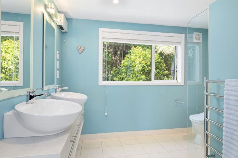 Photo of property in 15 Kotari Road, Days Bay, Lower Hutt, 5013