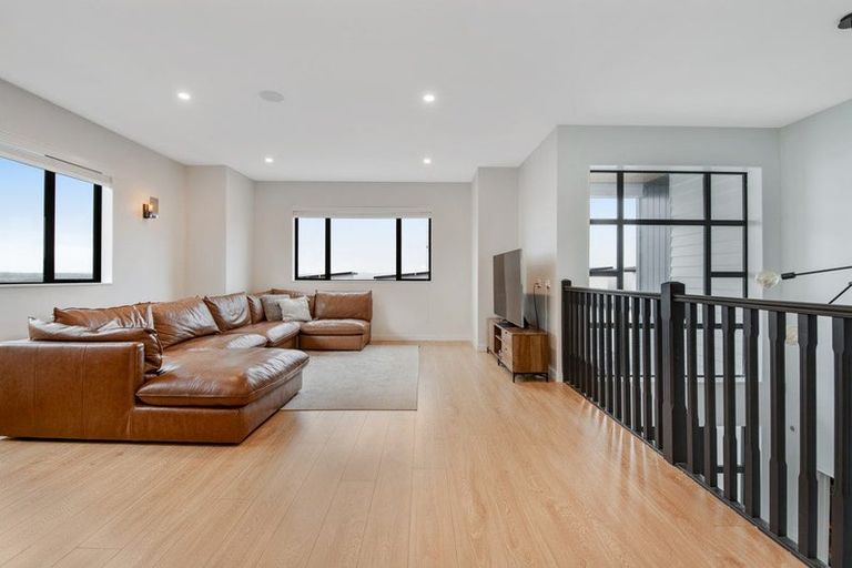 Photo of property in 7 Manawanui Way, Orewa, 0931