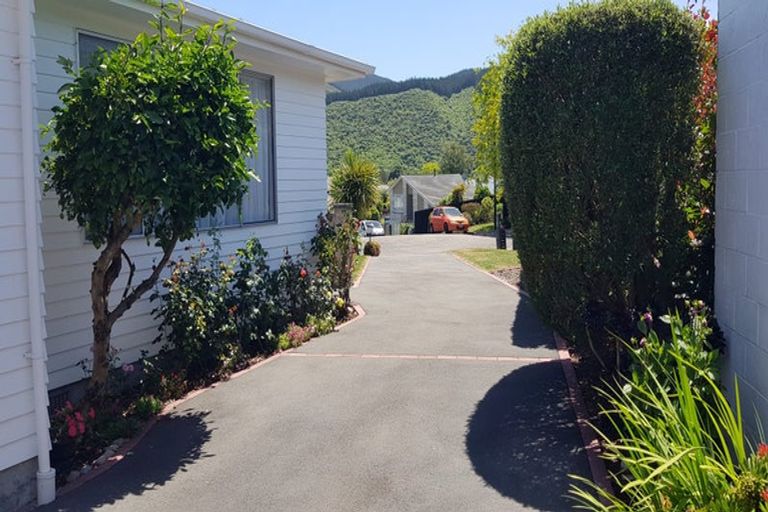 Photo of property in 10 Kukupa Grove, Heretaunga, Upper Hutt, 5018