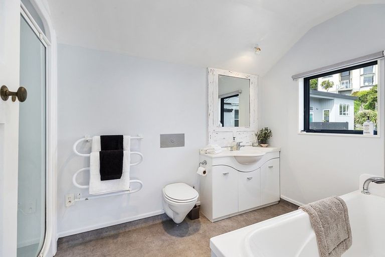 Photo of property in 33 Mitchell Street, Brooklyn, Wellington, 6021