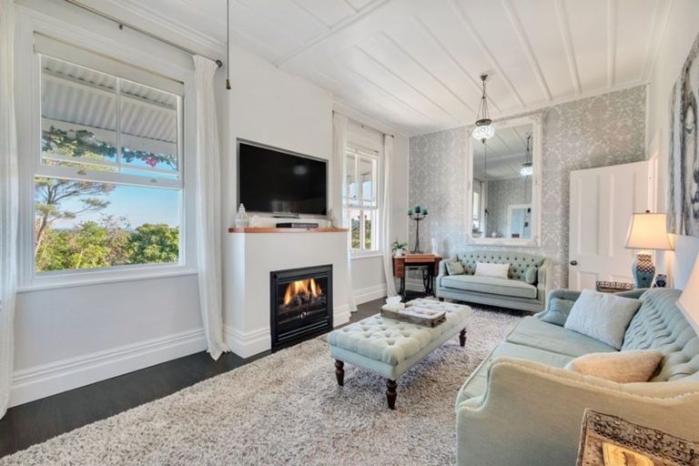 Photo of property in 11 Gow Street, Helensville, 0800