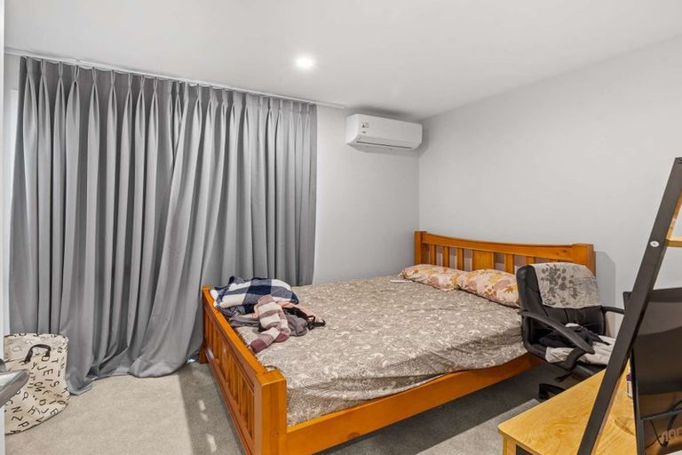 Photo of property in 2 Mikoikoi Crescent, Mangere Bridge, Auckland, 2022