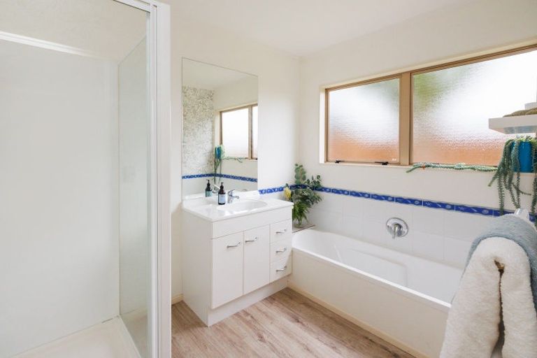 Photo of property in 19 Rothesay Place, Highbury, Palmerston North, 4412