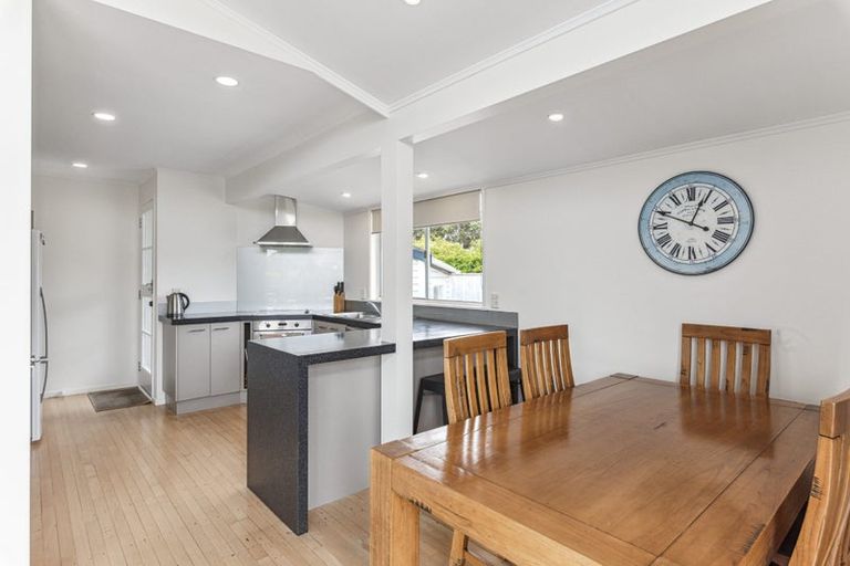 Photo of property in 11 Hadfield Place, Paraparaumu Beach, Paraparaumu, 5032