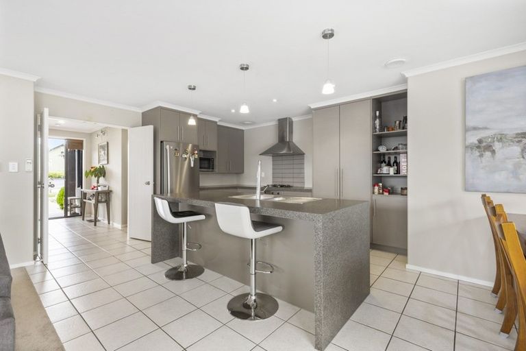 Photo of property in 15 Parkwood Place, Huntington, Hamilton, 3210