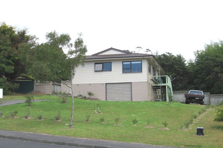 Photo of property in 40 Holmes Drive South, Massey, Auckland, 0614