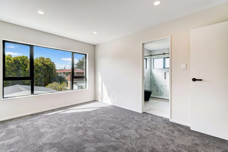 Photo of property in 40 Allington Road, Massey, Auckland, 0614