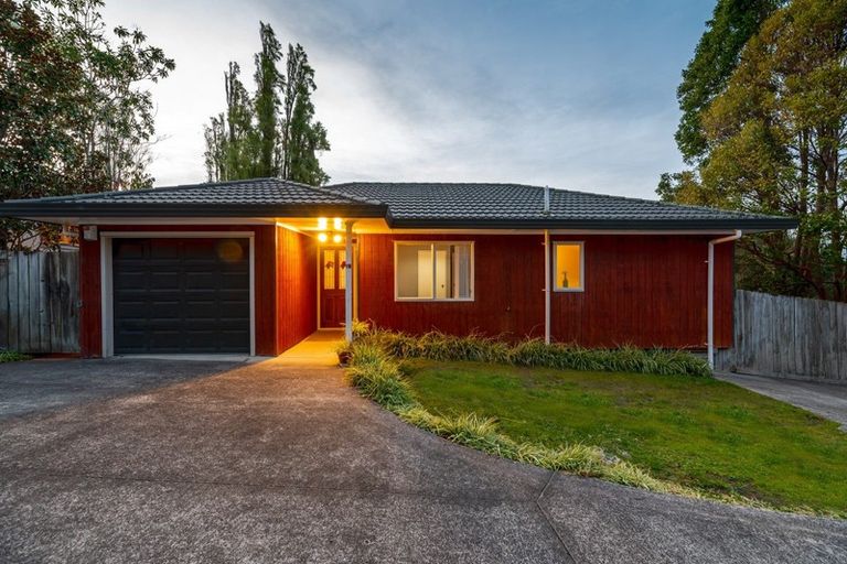 Photo of property in 76 Colwill Road, Massey, Auckland, 0614