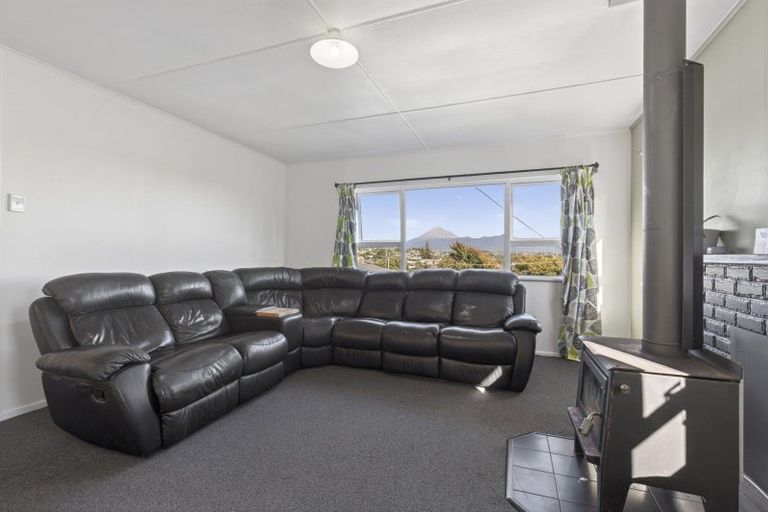 Photo of property in 15 Simons Street, Moturoa, New Plymouth, 4310