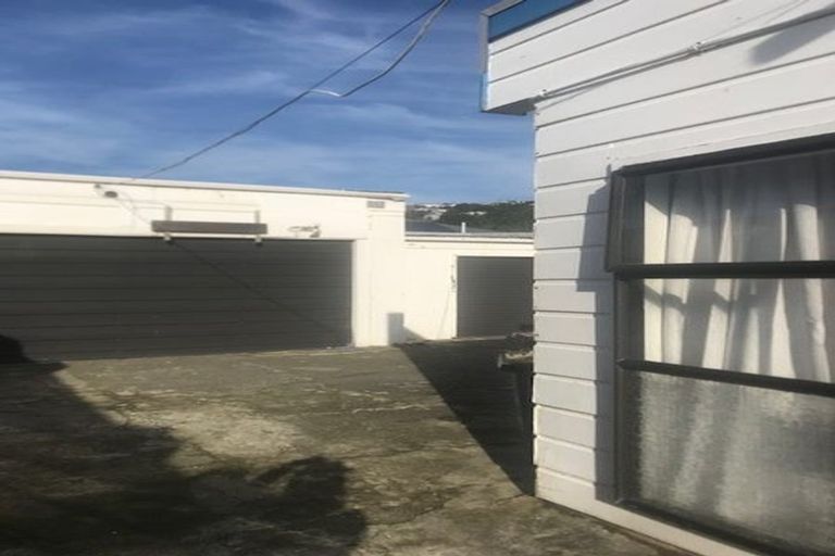 Photo of property in 17 Rua Street, Lyall Bay, Wellington, 6022