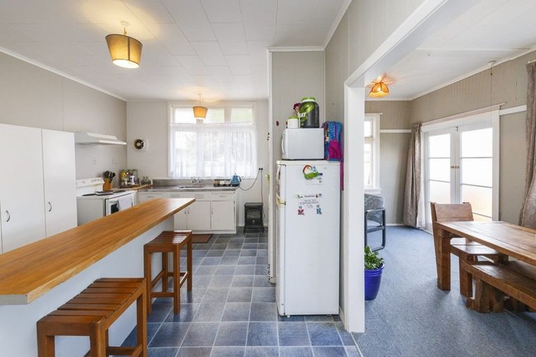 Photo of property in 4 Perrin Place, Kelvin Grove, Palmerston North, 4414