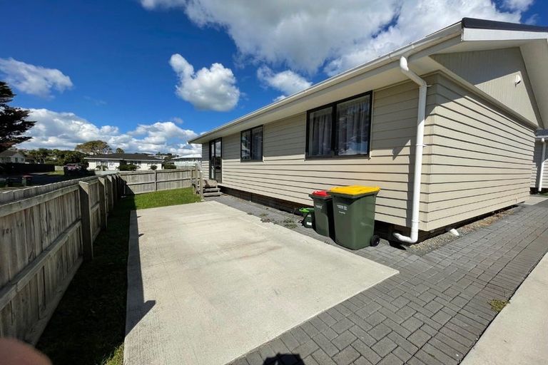 Photo of property in 9 Forbury Place, Mangere, Auckland, 2022