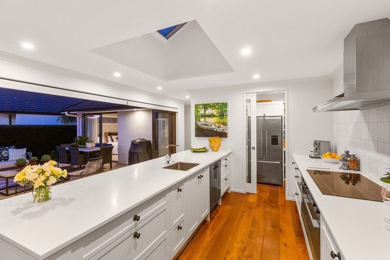 Photo of property in 1 Tupare Place, Highlands Park, New Plymouth, 4312