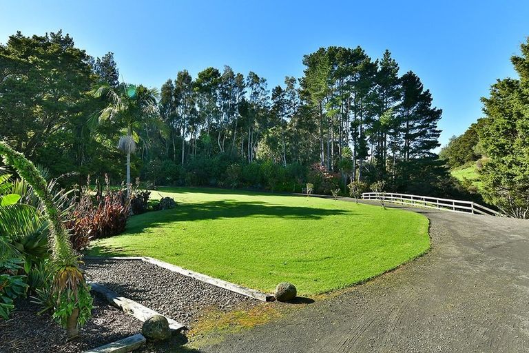 Photo of property in 384 Mangakura Road, Helensville, 0875