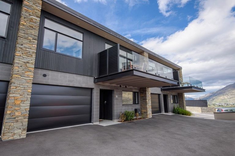 Photo of property in 10 Highlands Close, Queenstown, 9300